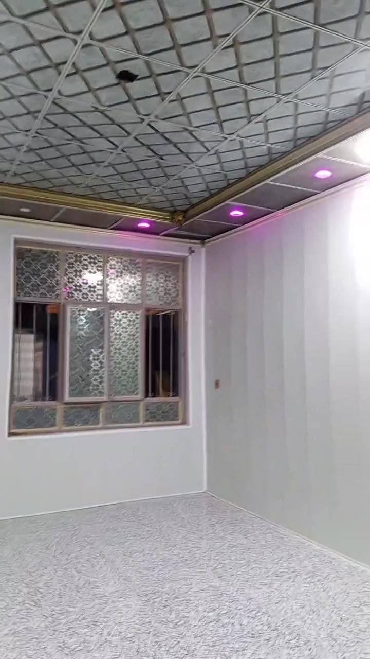 للبيع مساحته 150 كاطون رازي شارع ابو رباح خلف صيدليه صدئ شفاء متكون من غرفتين صاله مطبخ استقبال مع تانكيات ماي عدد2 وسخانات عدد2ومغاسل 2  سعره(. 130) وبي مجال  رقم تواصل ***********
