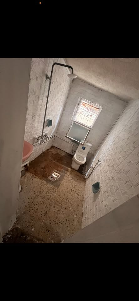 دار للإيجار طابق ارضي استقبال وطعام مطبخ حار وبارد صحيات غرفة نوم حديقه وگراج
حي الجهاد الضباط بخلف الشارع العريض

المساحه ١٥٠ متر

للتواصل واتساب ***********
