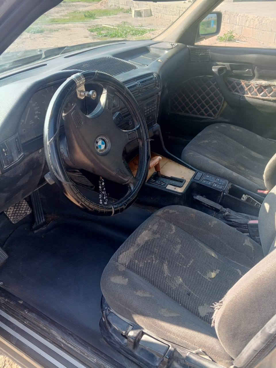 السلام عليكم للبيع بي ام ٥٠٠ للبيع او مراوس بكيه السعر ٣٠ بيها الكير يخربط ***********
