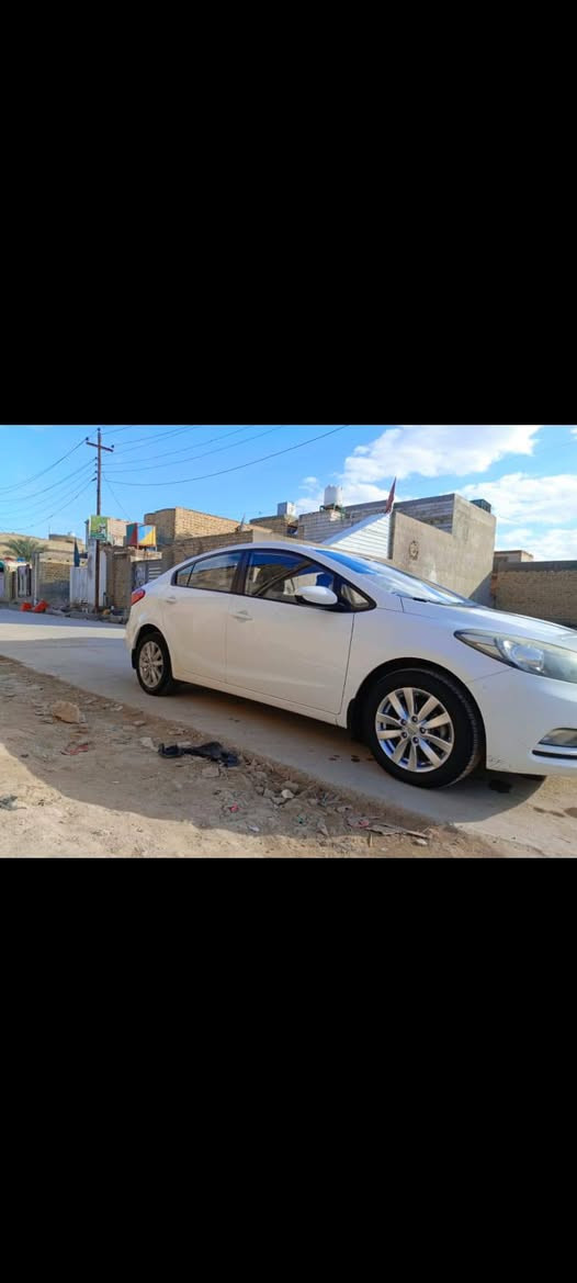 سلام عليكم
سيراتو 2016 رقم ذي قار خليجي مكفوله عدا رصعه بالباب صغيره مامبينه سياره جديده بسمي مداور ثاني يوم مكينه 1600 ماشيه 196 الشراي يتصل *********** 
السعر 136 مكان ناصريه قضاء النصر
