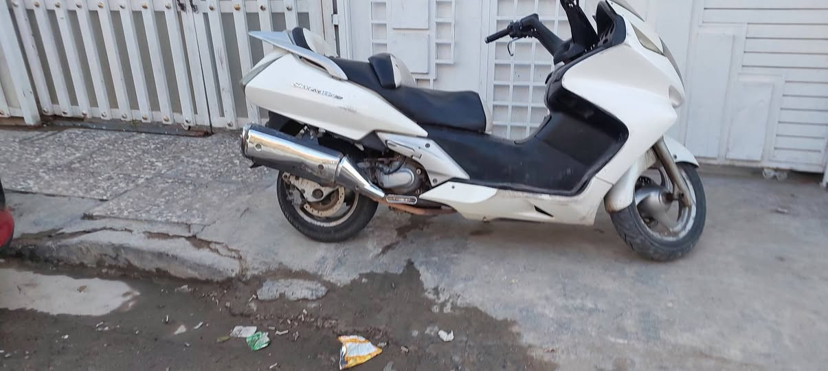 سلفر ونج ٦٠٠ مكينه ما مفتوحه الدراجه ببه نواقص بسيطه السعر ١٣٥٠ او بيه مجال بسيط مكاني بغداد البياع الرقم *********** بغداد, العراق
