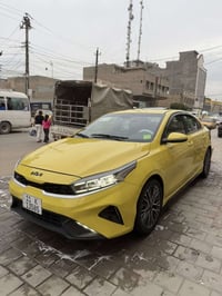 للبيع كيا فورتي 2024 جيتي لاين اعلى فئه وارد امريكي حادثهه مطخطخه وصور...