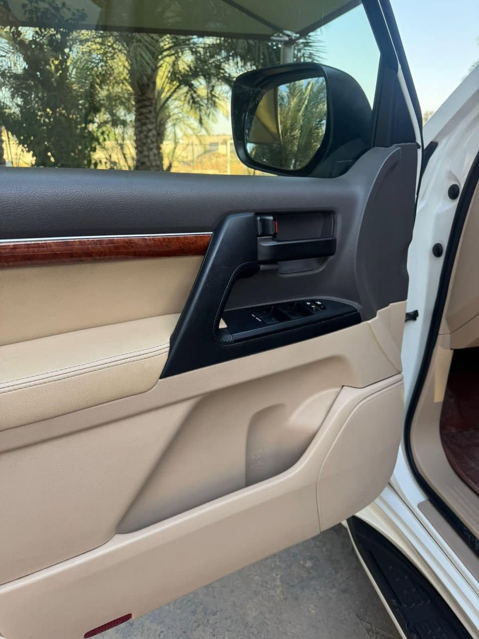 السلام عليكم ورحمة الله لاندكروز 2013 جديدة بوضع الشركة ماشية ٥٦ الف حقيقي سيارة جديدة بمعنى الكلمة السعر المطلوب 41$ الف دولار مكاني تكريت 
رقم الهاتف ***********
