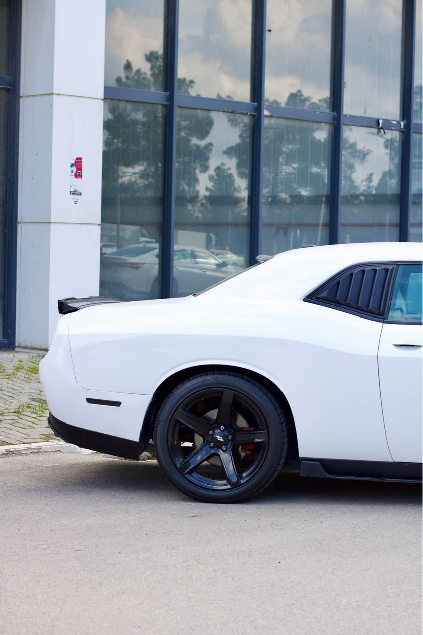 challenger 2016
sxt
٤قطعة و نص سبخ بدون دواخل شرط
مکینة مفتوح بس شرط 
کامل برمجة SRT
شاشە کبیر
بسمة 
*********** السليمانية, العراق
