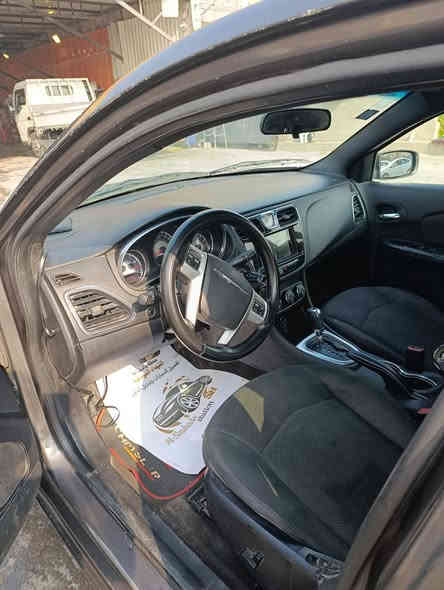 C200 موديل 2014 للبيع مبدل مكينه وكير جدد مال حاويه قبل سبوع مبدل بيها منيد وجاملخ وبيها صبغ جاملخ ايمن  والكشر نفس ما هو موضح السياره عوزها نقوصات بسيطه جدا بالصدر الخلفي بيها منظومه غاز يراد الها صيانه من بدلت المحرك ما اشتغلت السعر 73وبيها مجال سنويه لل27 باسمي *********** مكاني بغداد
