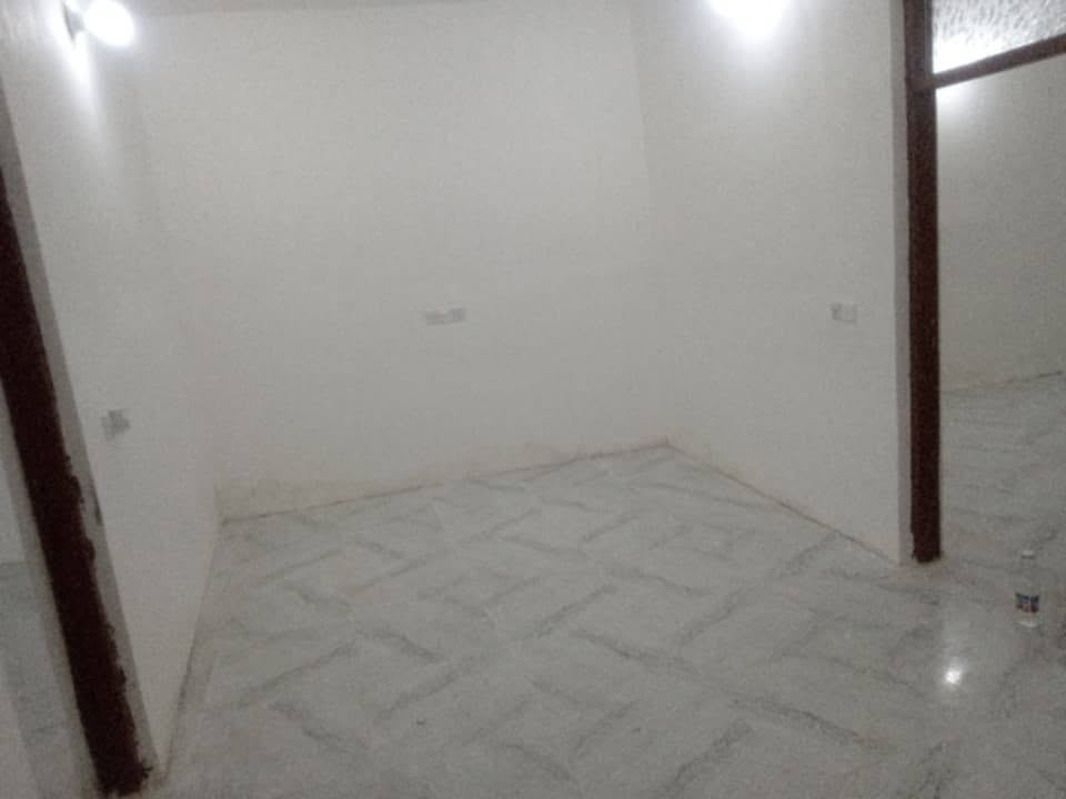 مشتمل للايجار طابق ارضى معزول عزل تام مساحة ١١٥ متر يتكون من مطبخ استقبال غرفة وصالة وصحيات اي استفسار ***********
