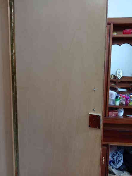 غرفه للبيع يراد بعض التصليحات حطاطه قديمه السعر ٤٠٠ الف الاتصال *********** حي المختار،
