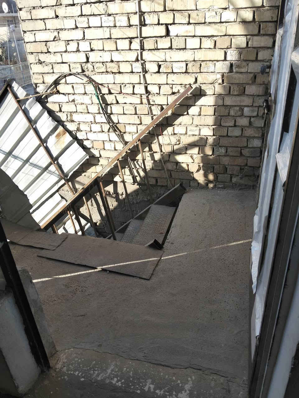 مشتمل للاجار مسحمتة 100 متر
يحتوي علي غرفتين و صحيات و صطح
طابق ثاني  قرب أسواق الصباح 
للاستفسار
***********
