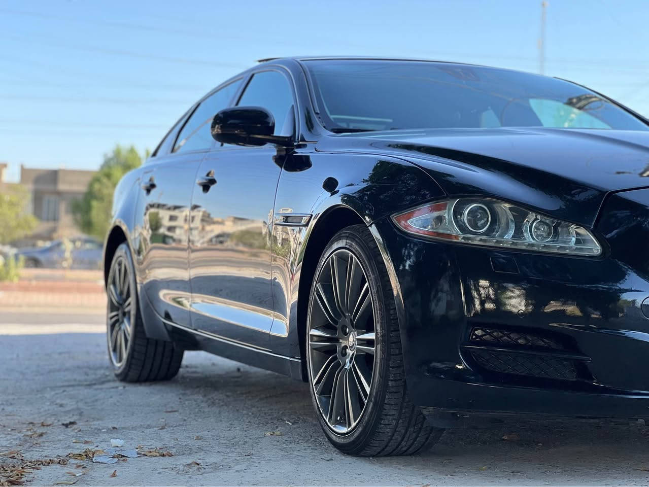 جاكور XJL
موديل 2012
محرك8سلندر المرغوب بدون تيربو بدون سوبر 
بانوراما 4كشنات تدفئه تبريد 4كشنات كهرباء 
تبريد اكواب 
بردات 3
دعاميه خلفيه صبغ فقط فول مواصفات 
نقطة عمياء 
جنطة كهرباء وشفط
تحكم بالكرسي الراكب الامامي من الخلف 
مري شفط +قلاب بالرجوع 

رقم اربيل الجديد سنويه لل2028تحب وكاله تحب تحويل 
يعني الجمال والمتانه والاناقه تنجمع بسياره جاكور متعة القياده السعر 128 ورقه 
بيع او مراوس 
مكان السياره بغداد 
*********** بغداد, العراق
