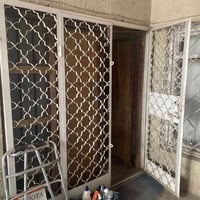 باب حمايه حديد • ٢م×١٫٩م • المنصور