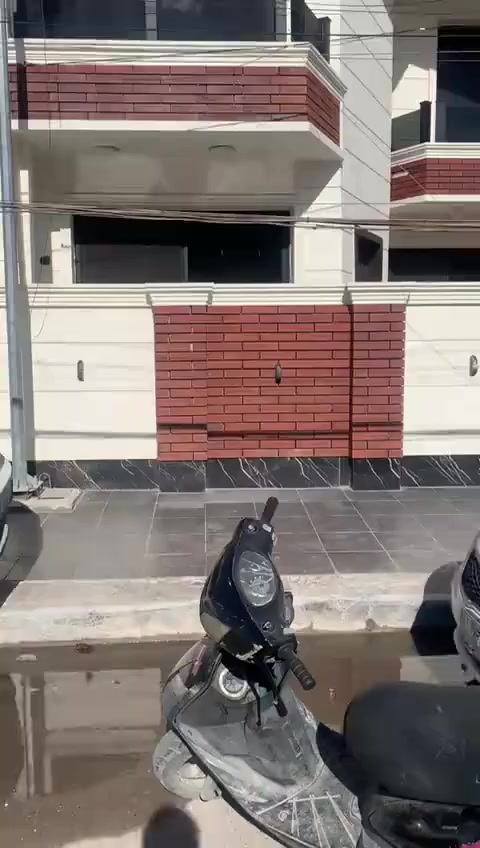 🏠 بيت للبيع (120م) - بناء حديث
الموقع: الأخطل (قرب جامع الصديق)
المساحة: 120 متر مربع.
الواجهة: 9.5 متر.
التفاصيل: صالة + استقبال + كراج + سطح + خدمات (2).
📞 للتواصل: ***********
