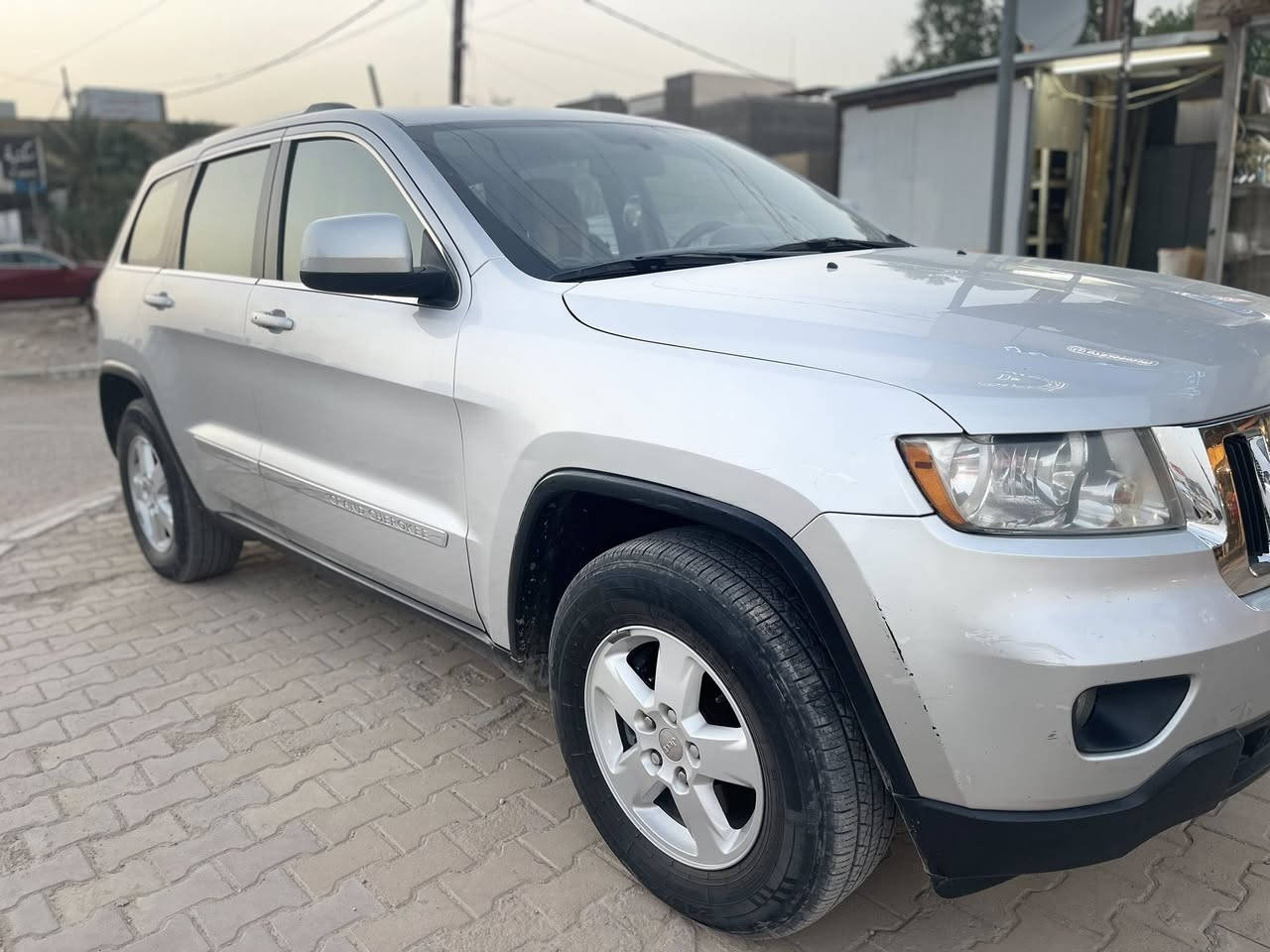 سلام عليكم
جيب لاريدو 2011 رقم سليمانيه 
محرك 3600 مكفول
ماشيه 210 ميل 
صبغ باب الجنطه قليل  من يم اليده ومأشر بالخط الاسود
وباب الخلفي جهت اليسار مفتوحه البراغي بي بارد 
داخله كلين مواصفا عاديه 
محرك كير تبريد كاردن حداديه بحاله جيده ادامه كامله منظومة بانزين كامله جديده  تخم تاير جديد 
شرط السونار والصور نفس السياره
مكان السياره ديوانيه عروبه الاولى
***********
