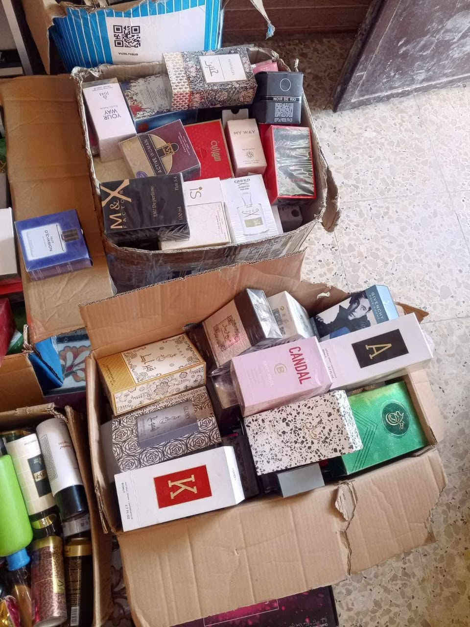 الدال على الخير كفاعله 
منشور للفائدة وباسعار مناسبة ارخص من اسعار الشورجة 
موادصالونات مواد كوزمتك نسائي و رجالي 
للاخ إبراهيم الحلاق 
 للتواصل ***********
