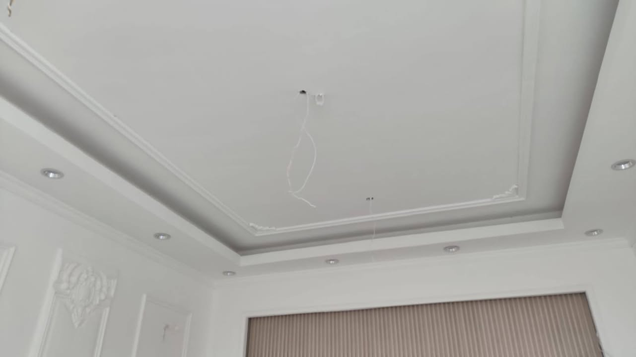 بيت للبيع ابوغم بل 106المساحه 200مترباقي التفاصيل هاتف***********
