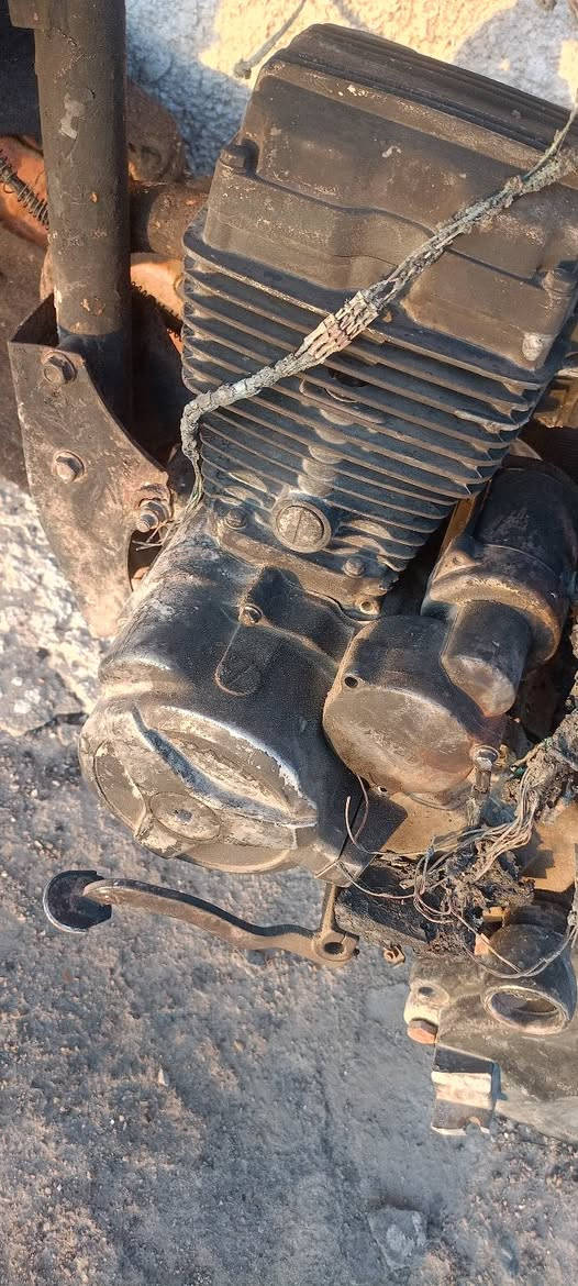 سلام عليكم دراجه بونده للبيع محتركه مكينه مابيها شي مكينه مال ستوته وياله وتايرات مابيهن شي الي يريده يراسلني خاص او واتساب ***********
