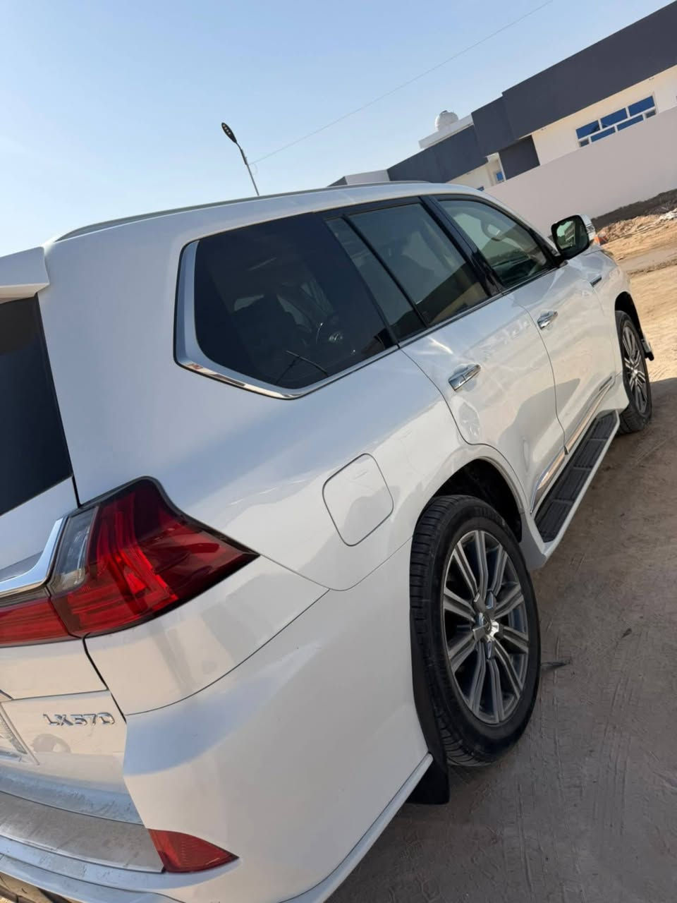 لكزس ٢٠١٧
السلام عليكم لكزز ٢٠١٧بيها قطعه تبديل بلادي بدون دواخل جملغ صوب السدر 
ماشيه ١٩٠
رقم بغداد الجديد 

فول مواصفات معروفه دخل عسلي

سعر 565بيها مجال شراي يجي يشوفها ويدلل مكاني كوفه

***********
