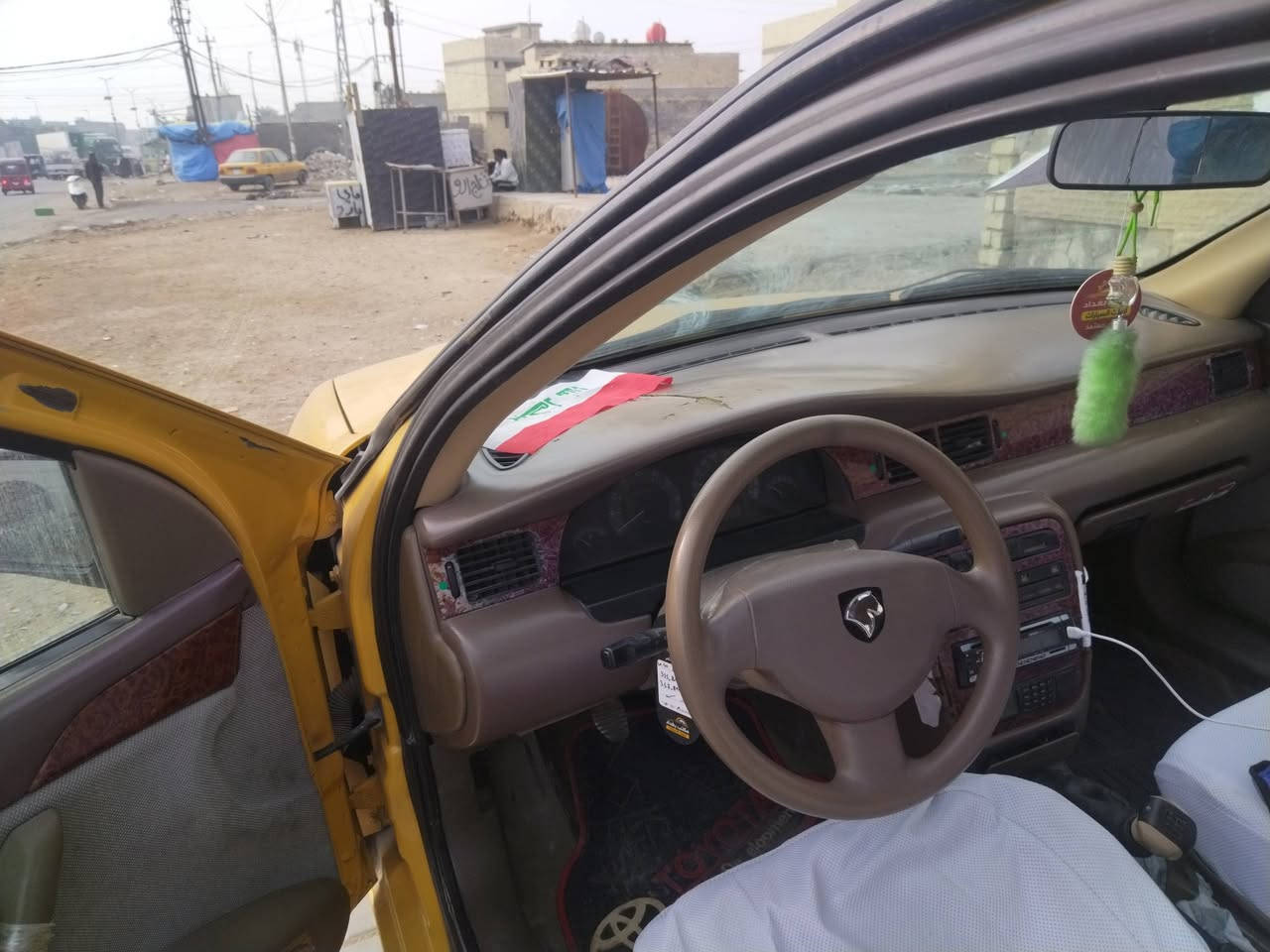 السلام عليكم للبيع سمند مديل ٢٠١١ مالت اخوي بسمه مصفره هيه غرامات رقم دولي  *********** شباب مامتواجد عل نت الشراي يخابر السعر ٣٨ بيهه مجال بصيط سياره جديد ونضيفه مال  خابر واستفسر مكان السياره الشعب حي اور تقاطع علي الاسمر
