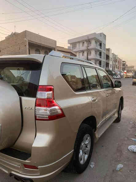 برادو 6 سلندر 2013 اصل محدث 2017
كشنات جلد 
تحكم ستيرن
ثلاجه
داخل صاج
سلايد
شاشه + كامره دوراه
تخم تاير قبل اسبوع شاده
صدر امامي خلفي جديد
السياره باسمي تحويل مباشر
مكان السياره زيونه الربيعي  ***********
السعر 26.000$ وبيه مجال قليل بغداد
