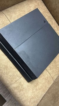 بلي 4للبيع نضيف ممفتوح سعرة 200وبي مجال 07710092577