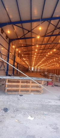 مستعدون لعمل كافة الجملونات والمخازن وقاعات الدواجن والكرفانات والمسقف...