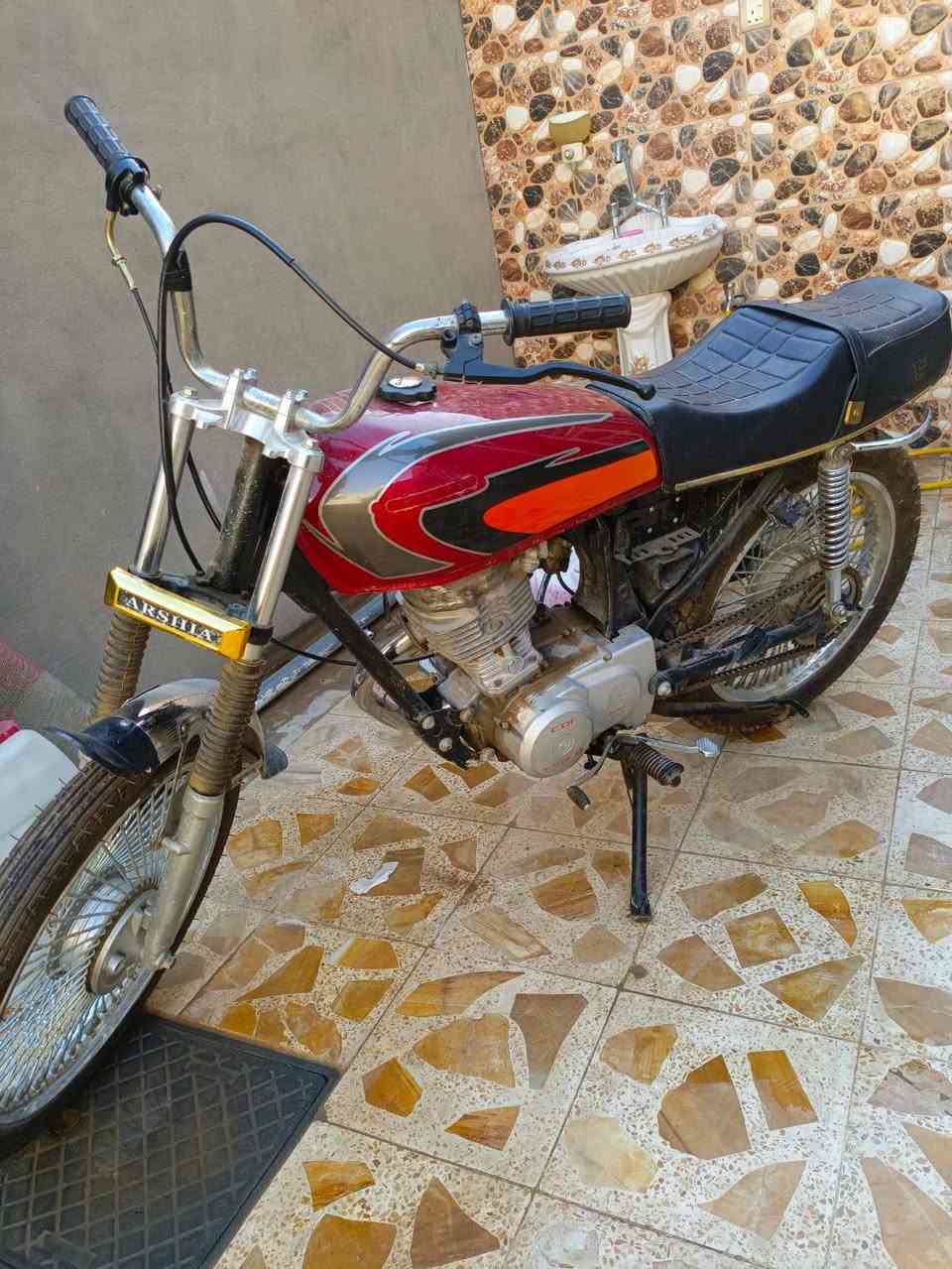 اربعه كير كلك للبيع تايكر موديل ٢٠ السعر ٣٥٠ وبيها مجال رقم الهاتف ***********
