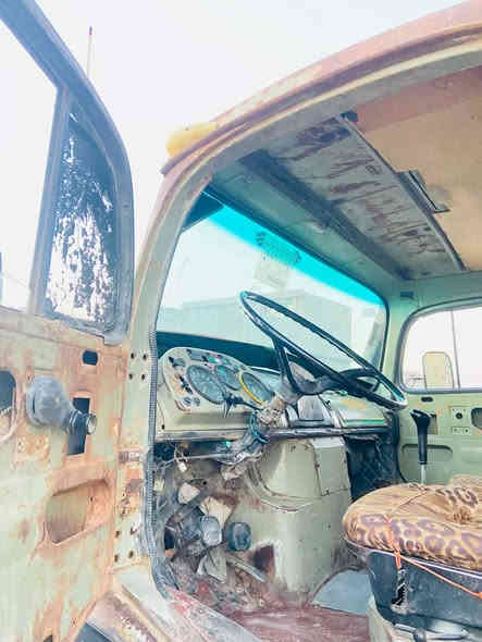 سلام عليكم. اقحم موديل قديم 65 محدثه 80. محرك 55 كير 25 اكسن جيف بيه فطر. بل شاصي مضروبه باج  رقم صلاح الدين مشروع وطني سنويه 29.   سعر. 20مليون وبيه مجال.  رجاء ال مو شراي لايتصلً.‭0786 562 3406
