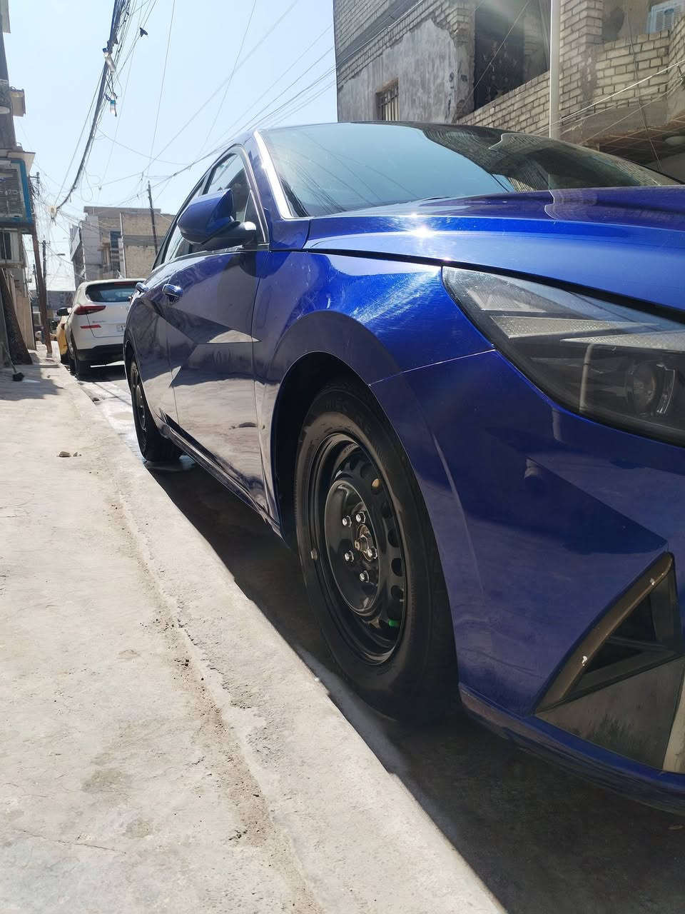 عندي إلنترا موديل ٢٠٢٣ للبيع..
وارد امريكي بيها جاملغ امامي ايمن مبدل.. 

وربع بنيد مصبوغ.. وربع باب ايمن مصبوغ..

ايرباك ستيرن ودشبول وبرده..

فول لمتد 1/1 رقم بغداد انكليزي بأسمي..

ماشيه السياره 19,000 

مكان السياره بغداد جديده اي سؤال ع هذا الرقم..

***********
