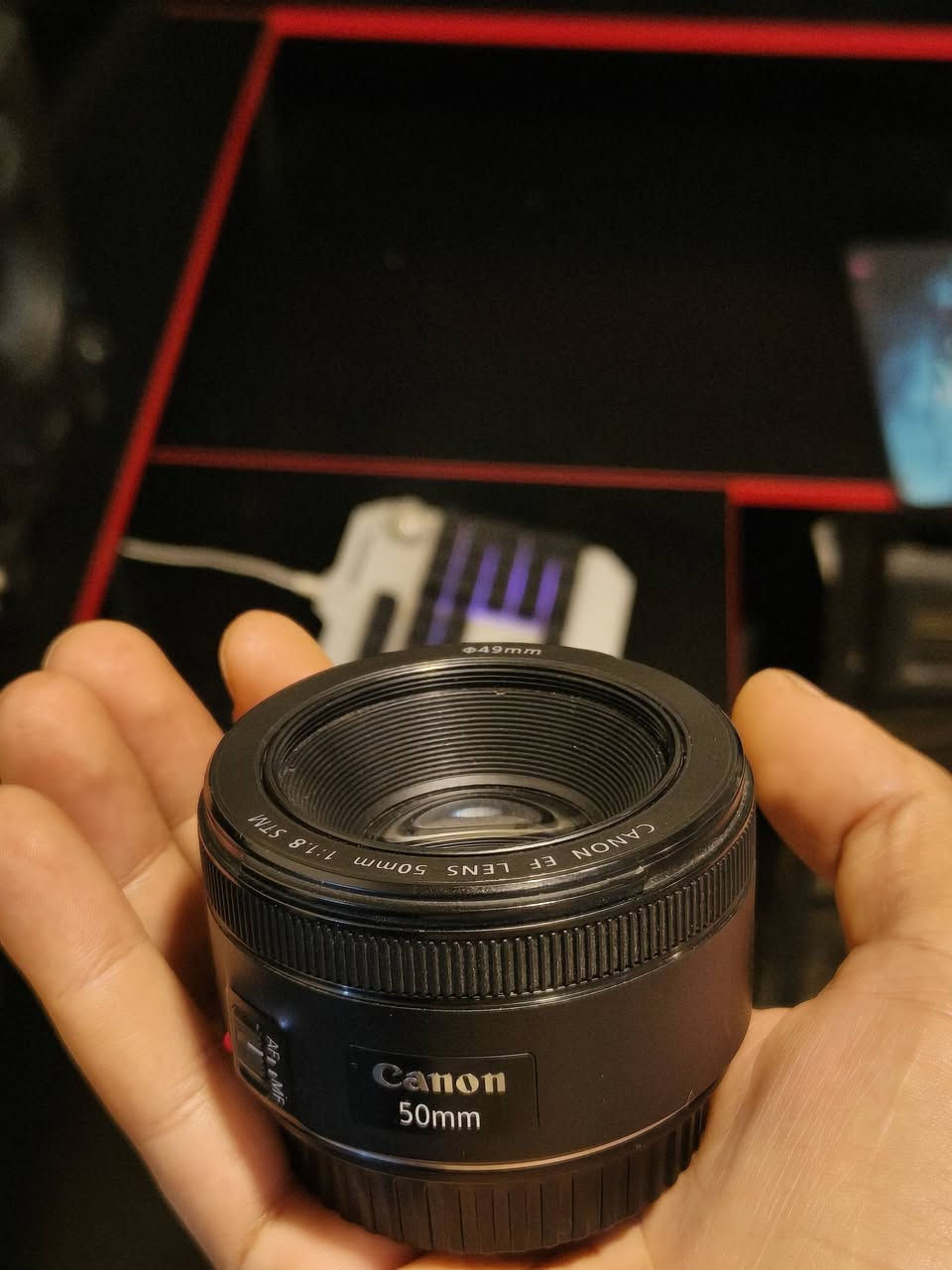 عدسة كانون Canon EF 50mm f/1.8 STM  
نظيفة و معروفه فول عزل  و تشتغل ع الفول فريم 
السعر 125 وبيها مجال قليل  المكان بغداد  توصيل موجود
*********** واتساب
