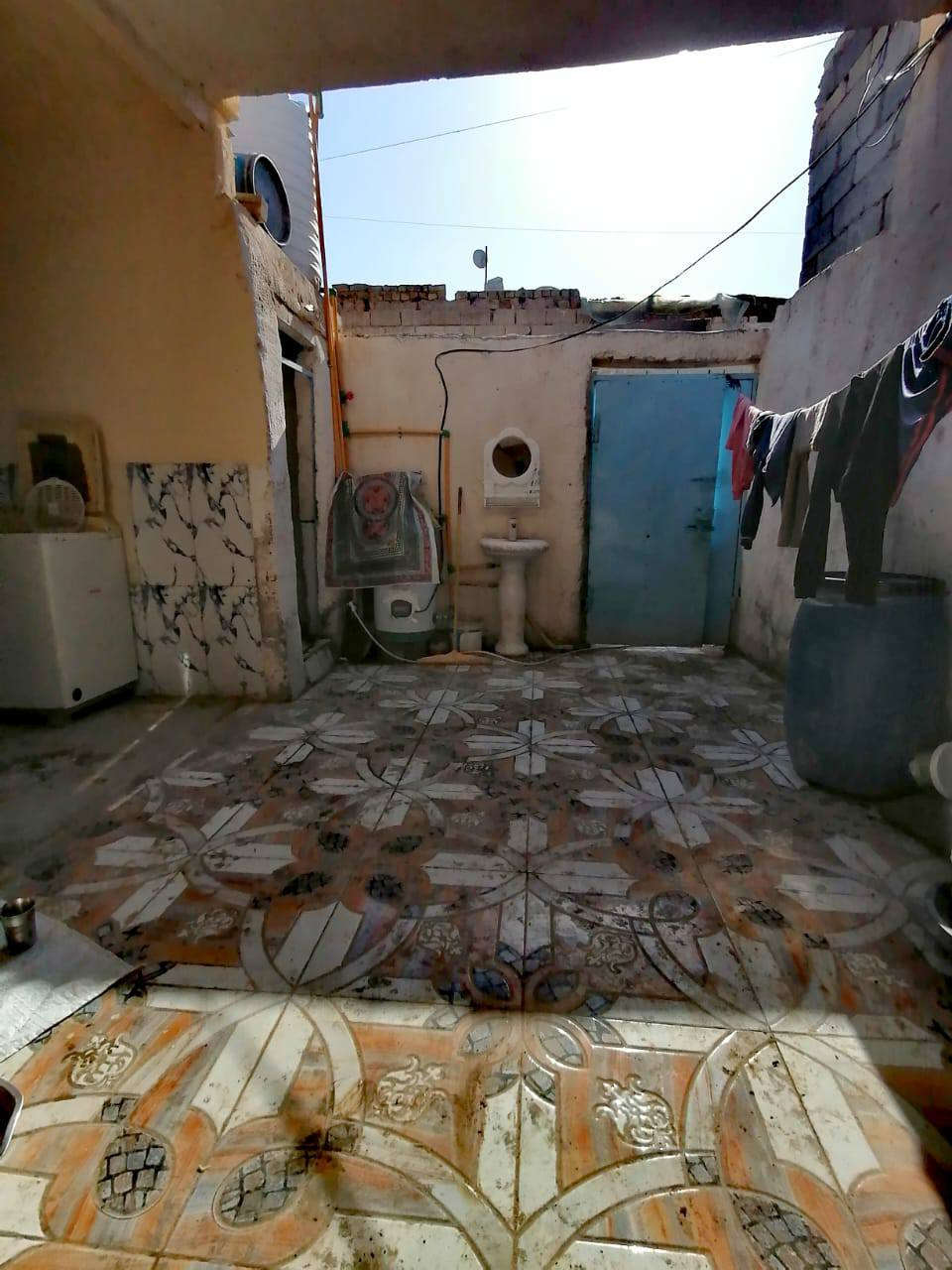 بيت لليجأر حاوي العباس تعبر شارع الوارد قريب الشط مال عائله صغيره الرقم ***********
