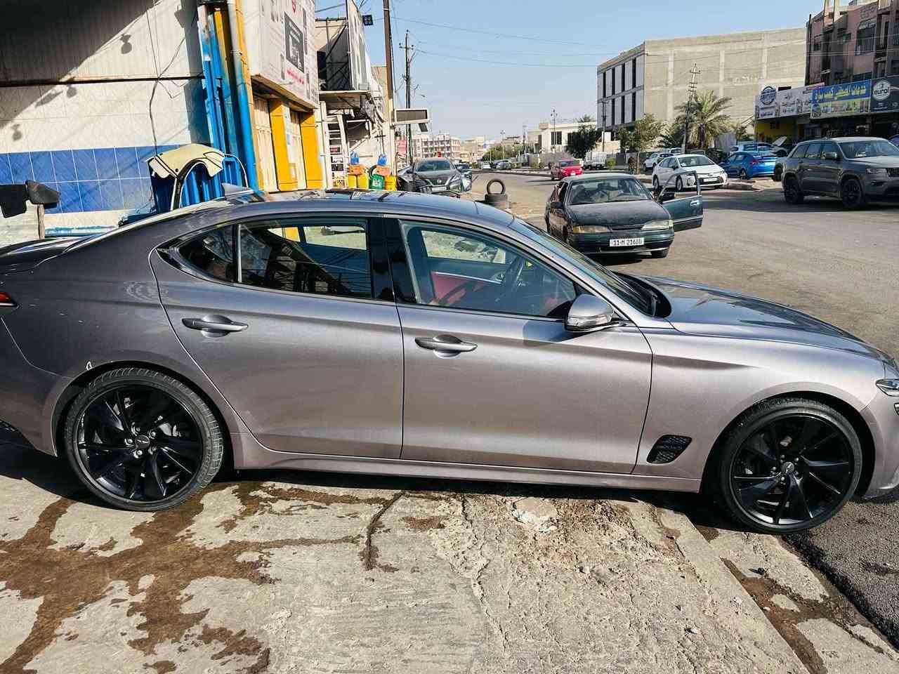 السلام عليكم 
للبيع جينيسس g70 2023 برستيج 
مواصفات ١/١
 اعلى مواصفات داخل احمر 
كراسي كهرباء 
بانوراما
 رادارات ٣٦٠ 
كاميرا 
اوتو بريك 
قيادة ذاتيه 
السيارة فول للاخير مواصفاتها متخلص 
السيارة وارد امريكي صور حادث موجودة 
رقمها بغداد تحويل مباشر
ماشية 31 الف كيلو وليس ميل
السعر 235ورقه وبيه مجال بسيط
*********** بغداد, العراق
