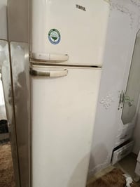 ثلاجة للبيع وسعر مناسب ..الثلاجة شغالة فول..ت.٠٧٨١٤٩٩٨٥٨٣