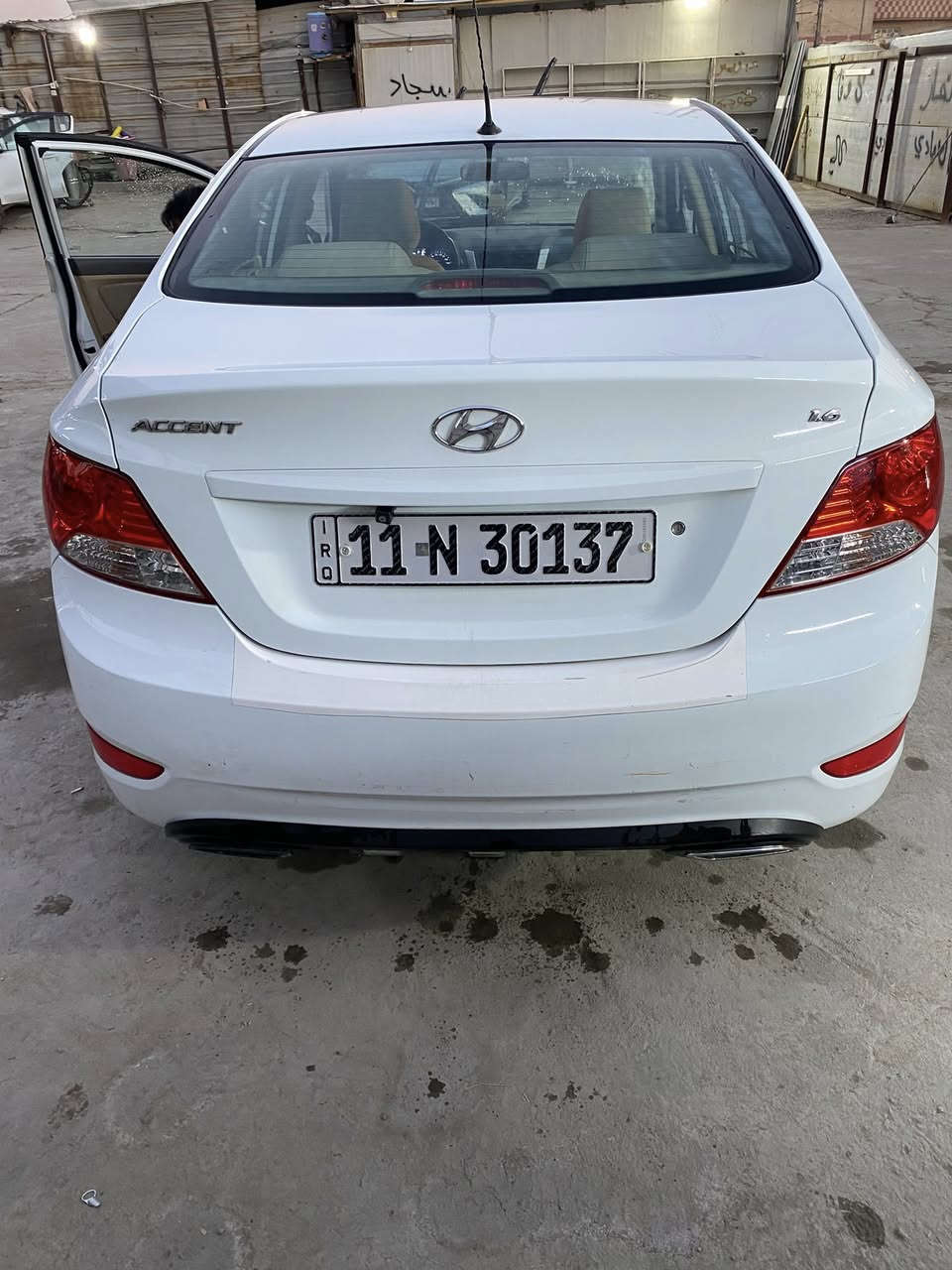 السلام عليكم
اكسنت 2015خليجي فول موصفات ماعدا الفتحة

رقم بغداد ماشية 100كم  سعر(105$)

(سيارة بيها باب خلف السائق طخة وتم تبديل الباب نفس لون والباب مال سايق على كد اصبع بسيطة غير هذا مكفول) للاستفسار *********** مكان السيارة بغداد
