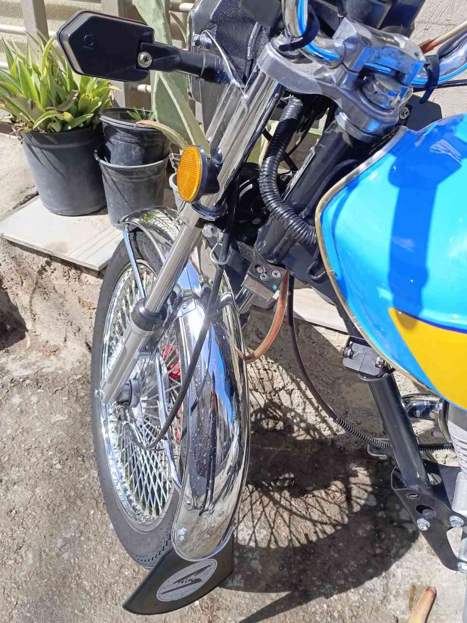 السلام عليكم دراجة تايكر سولنك ام الختم موديل 2025 اخت الزيرو كفالة عامة اي نقص مابيه جديدة بعده على وضع الشركة السعر 750 وبيه مجال قليل للشراي العنوان بغداد رقم ***********
