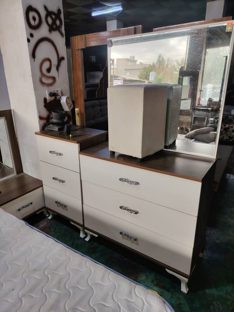 غرفه نوم تركي 7قطع نظيفه كلش السعر 400و بيها مجال الاتصال عل الرقام ***********. *********** العنوان كركوك شارع النصر ترهم مراوس هم إذا عندك غرفه 👋❤️ كركوك, العراق
