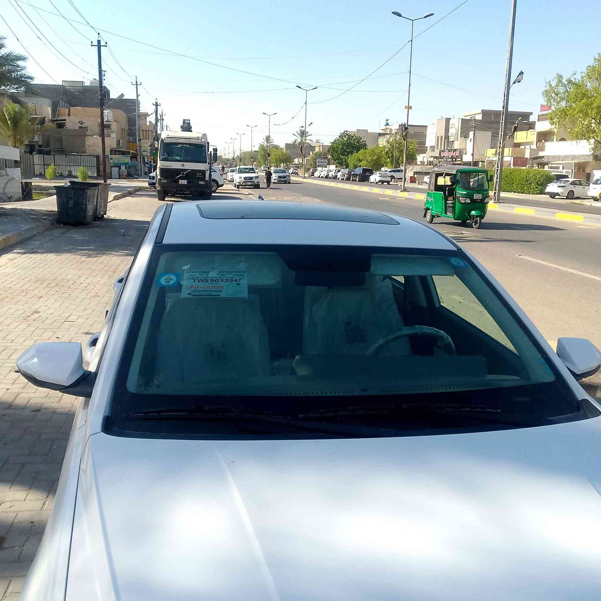 هونداي اكسنت موديل 24 فول مواصفات عدة البصمة ماشية 40الف بيها بارد بالجاملغات الخلفية فقط رايدها 140وبيها مجال رقم بغداد انكليزي باسمي سيارة بحالة الوكالة ***********
