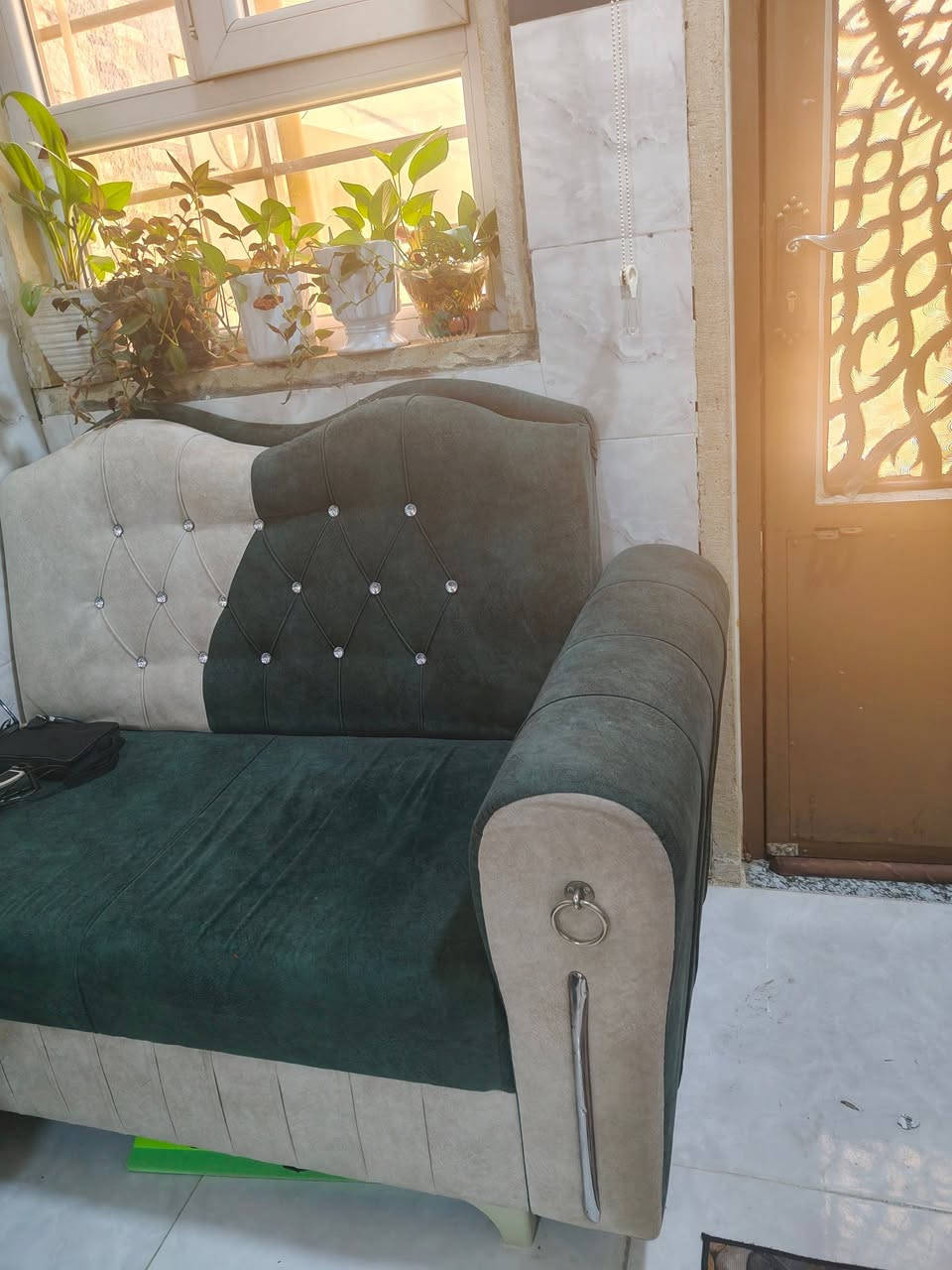 طخم للبيع نظيف سبع امتار مع زاويه وحدة الاتصال ***********
