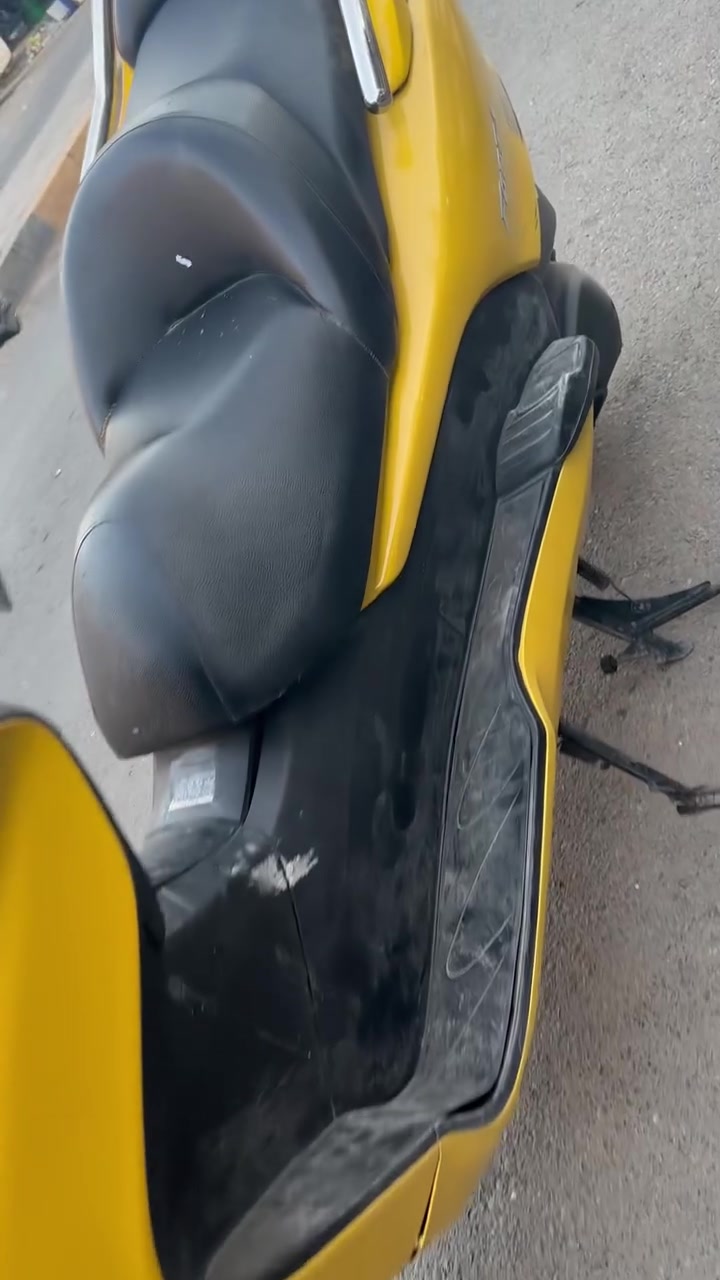السلام عليكم فورزه صفر ٩
الدراجه مكفوله بس صار عندي حادث بسيط مثل مواضح بصوره سعره مليون و٢٠٠ مكاني بغداد البياع ***********
