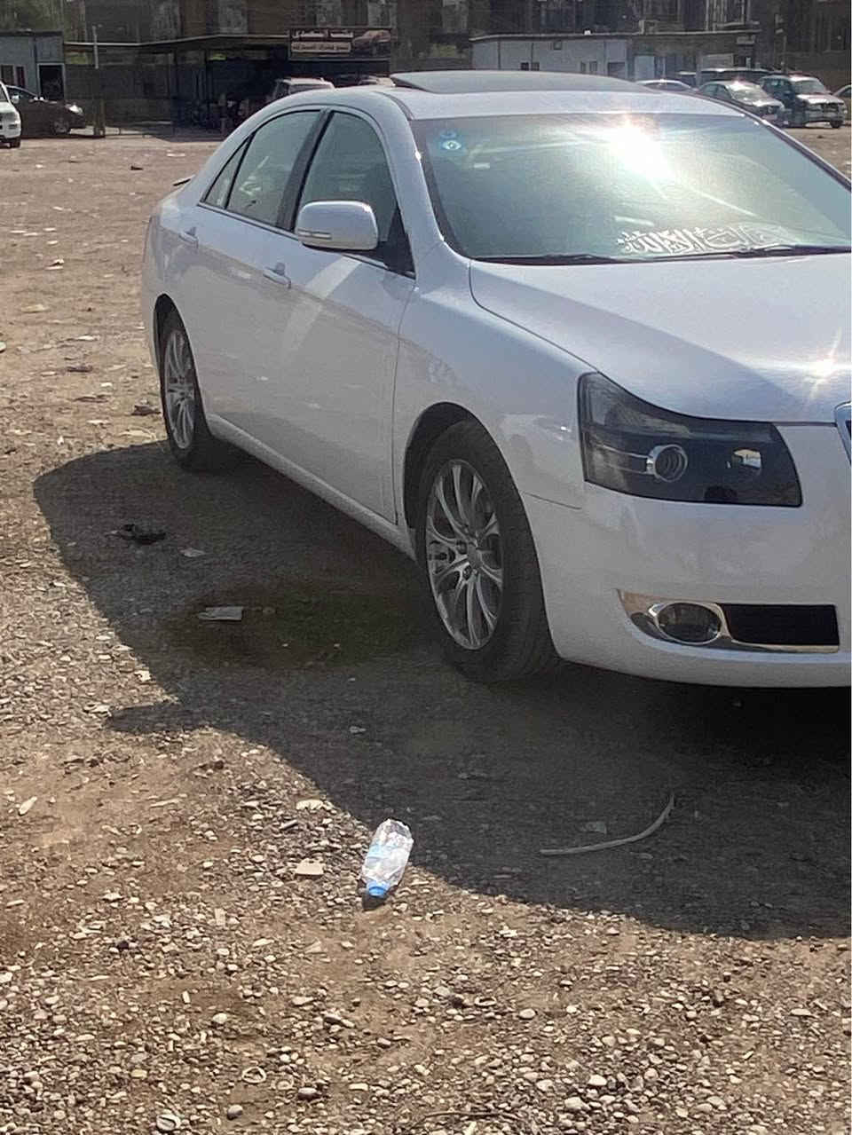 مكفوله من الحادث والشاصي والكير والمكينه 
صبغتها حزام جماليه موجودة صورها أثناء الصبغ وقبله 
كامله ما ناقصها شي كلها جديدة اي خياس ما بيها 
سستم صوت دمام السيارة كلها بلاديه ماشيه ٦٥ الف 
السعر ٧٣
*********** بغداد, العراق
