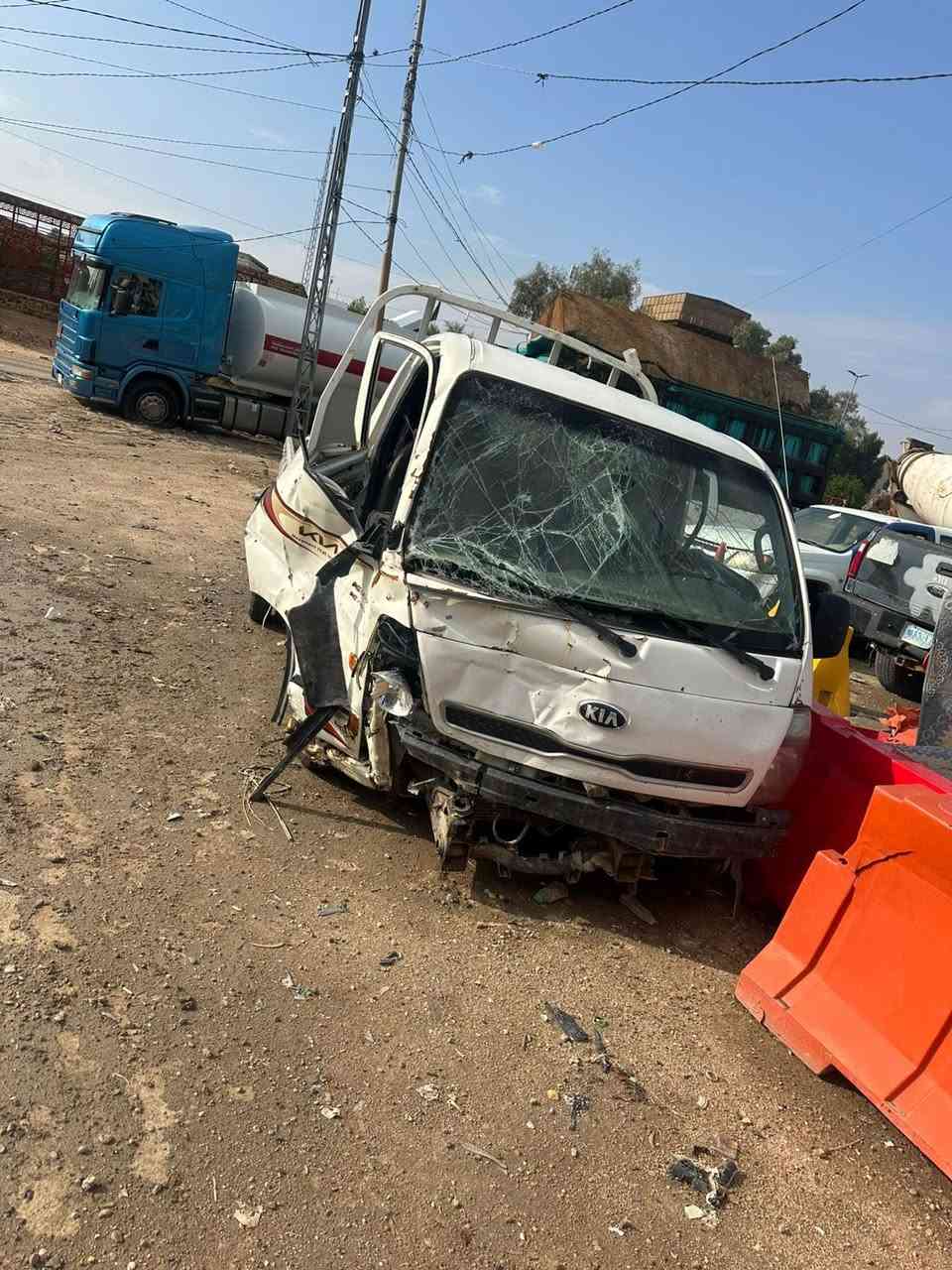 كيا بيها حادث مثل ماموضح بالصور ابيعها بدون ارقام موديل 2012 محرك مسكر سبلاين
كير ومحرك جدد شرط الفحص السيارة ابيعها كوم حديد ب 23 ورقة 
للاتصال ***********
