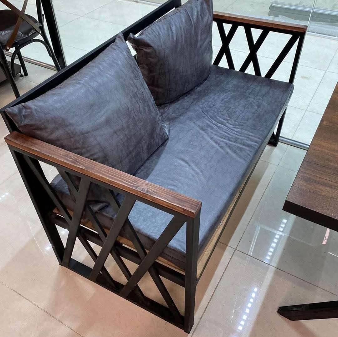 ✨ تميَّز معنا بأجمل العروض والموديلات! 🛋️💯
🛋️ إنتاج جديد وحصري:

المتانة والأناقة في تصميم واحد.
دقة في الأداء ورقي في التصاميم.
ألوان عصرية قابلة للتغيير حسب طلبك 🌈.
أقمشة وتر بروف ضد الماء 💧💯.
🎉 جلسات مودرن وكلاسيك:

تناسب المطاعم 🍱، الكافيهات ☕️، الحدائق 🌳، ومراكز التجميل 💅.
عروض خاصة بمناسبة العام الجديد 2025 ✨!
✔️ موديلات عصرية ودقة في التنفيذ.
✔️ أفضل الخامات وأعلى جودة.
✔️ خدمة التوصيل لجميع المحافظات 🚚.
العنوان /بغداد ابوغريب 
📩 للحجز، أرسل صورة المنتج أو تواصل معنا عبر الواتساب:
📞***********
📞***********

#مودرن #كلاسيك #عروض_2025 #جودة_عراقية
