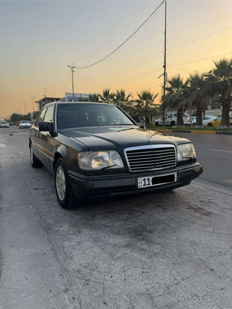 السلام عليكم
مارسدس دب 1993 بيبي شبح 320 اصل خراطيم نضيفة 
تبريد شغال 
كهربائيات كلها شغالة
اربعة جام كهرباء
مري كهرباء 
اريل كهرباء شغال 
سلايد روف شغال
تخم تاير جديد
شواصي براكيت كله نضيف قواعد نضيفات فقط وحدة بيها شي قليل مصلح وممبين
وباقي الامور كلها تمام 
سيارة جاهزة
السعر 83 وبيها مجال بسيط
***********
