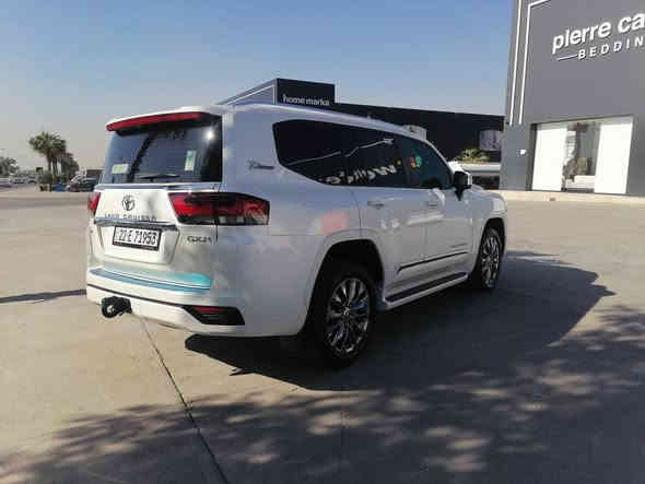 لاندكروز موديل 22 شركة ساز جديدة جدا باقيه على وضع شركه ماشيه 62  فول مواصفات  مكفوله من كل شي صبغ بارد حتي شخط..للااستفسار *********** مكان اربيل .. سعر 650.. 
////////مواصفات////////
محرك 6 سلندر تنفس طبيعي 
3 شاشه تطبيق
فتحة
تبريد مركزي
كشن جلد
كشنات تبريد
بيها كتاب تضليل 
دفلوك
4 ويل
حساسات
صندوق شفط
داخل ساج
وايرليس شحن
قفل ثقيل
سبير مانازل أربيل
