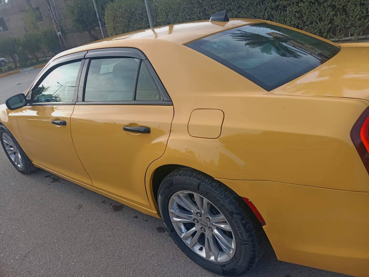 السلام عليكم
اوباما كلاسلر موديل ٢٠١٨ اصل 
رقم بغداد مصبوغة جديد 
ضرر السياره باب خلفي بدون ايرباك 
سعر السياره ٢٢٠ $ وبيها مجال 
***********
