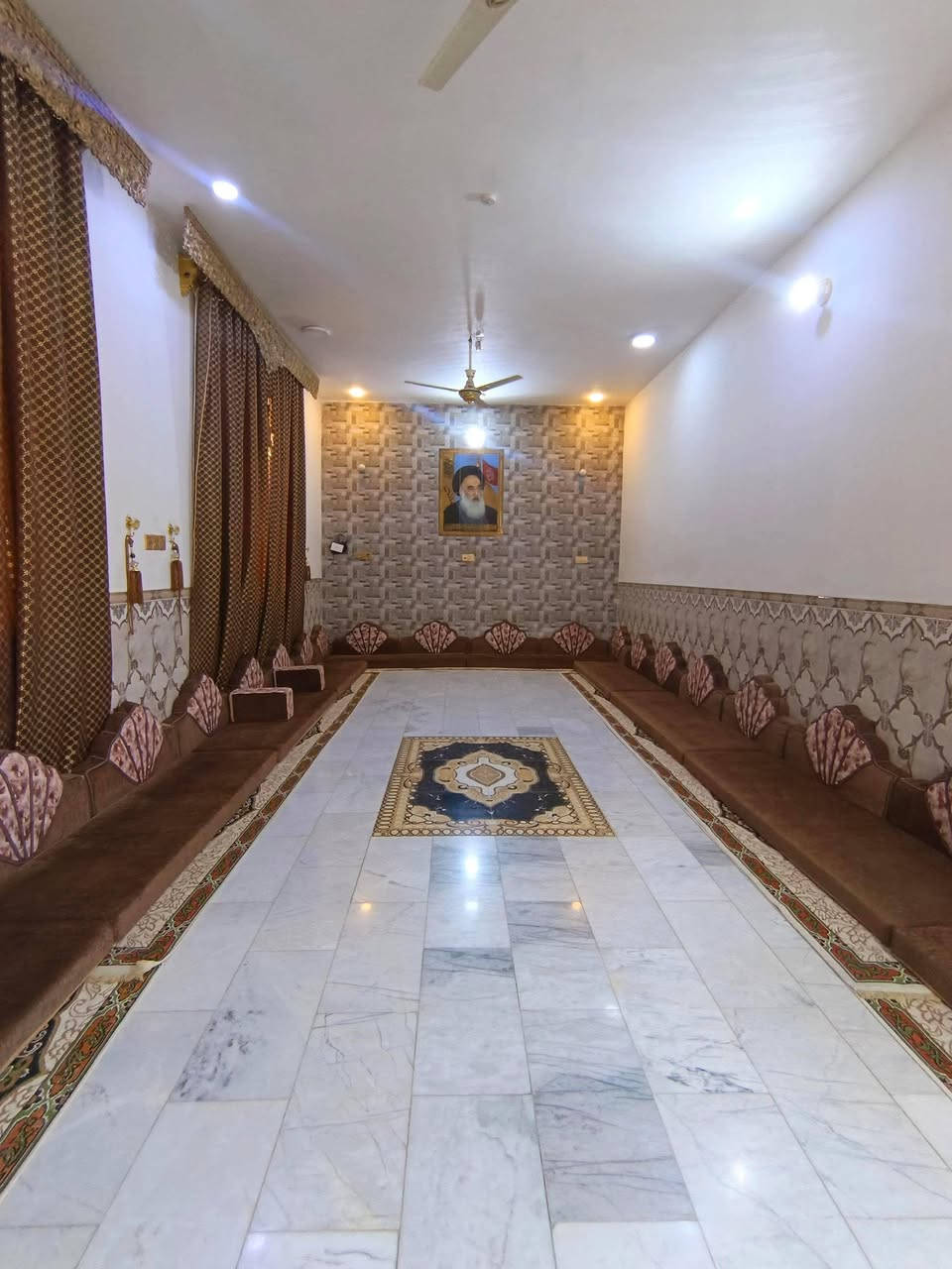 السلام عليكم
ديـوان للبيع الطول 22 متر ايراني العنوان ناحية بني زيد قرب جسر اركاله السعر مراسلة الصفحة او الرقم ***********
