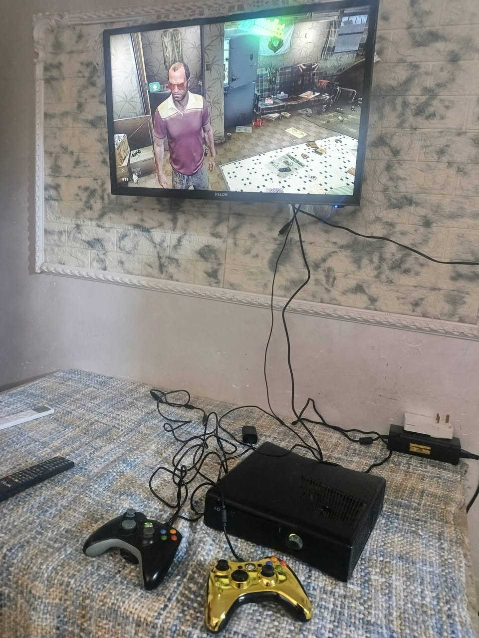 السلام عليكم
اكس بوكس ٣٦٠ مع جوستك عدد ثنين  و٥٣ لعبه من ضمنها بيس وفيفا وجي تي اي فايف شغال مابي اي مشكله السعر ١٠٠ وبي مجال
التواصل واتساب ***********
