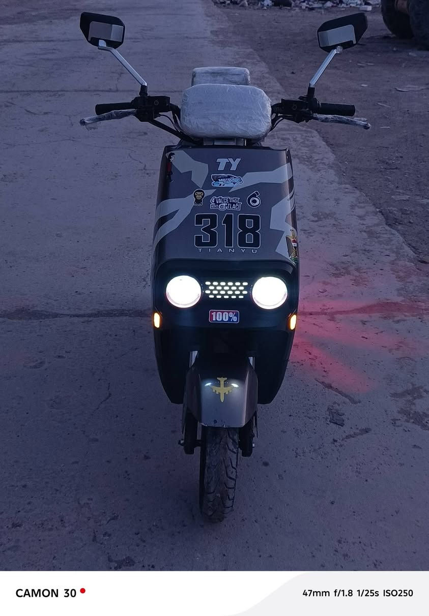 السلام عليكم دراجه شحن للبيع نوع 318 بوليسيه الدراجه كامله ما بيها اي نقص ملف 1200 ست بطاريات كبار دسك امامي خلفي موديل 2025 بطاريات جديده السعر 650 الشراي يتصل على هذا الرقم ***********
