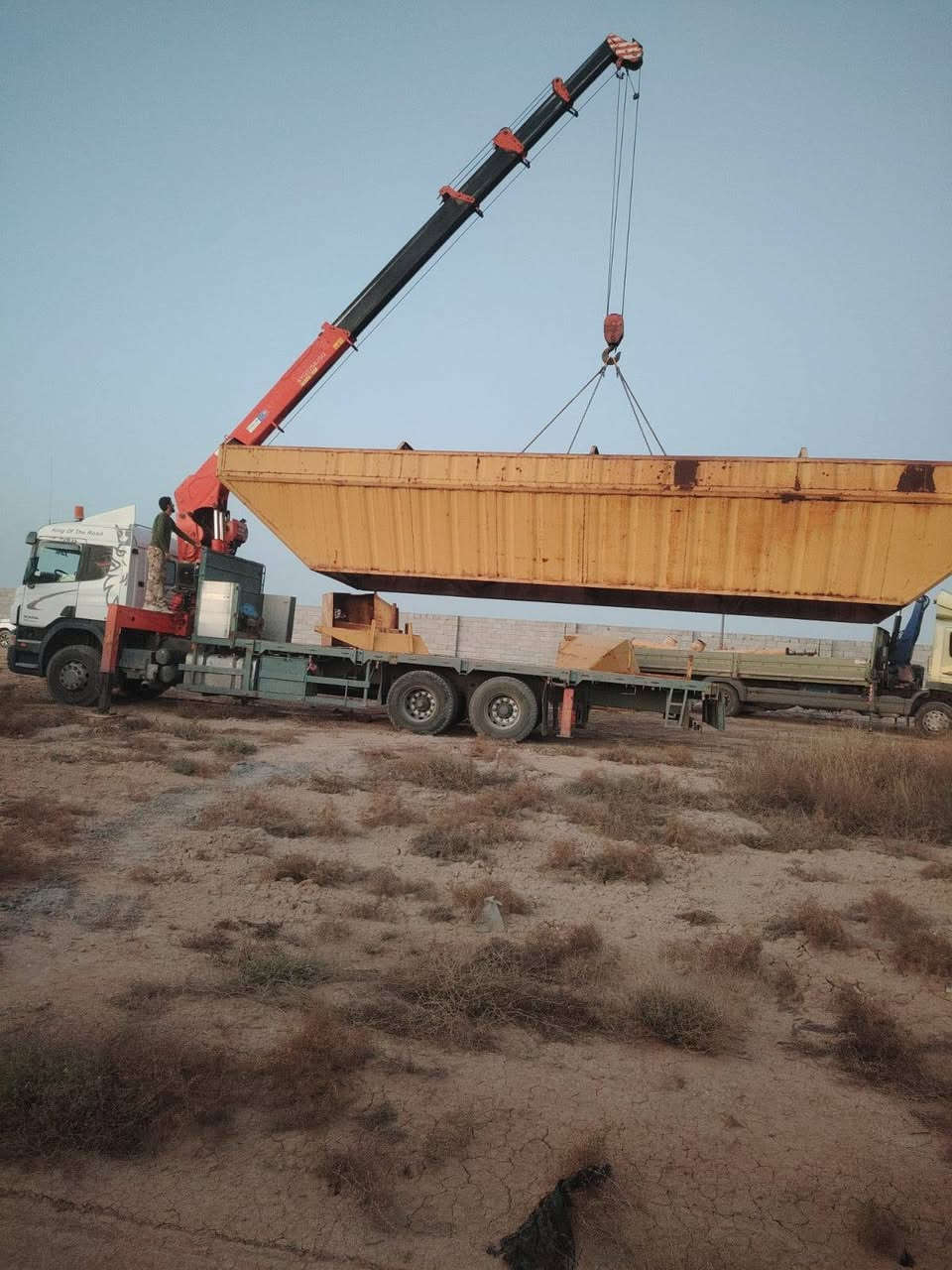 سكانيا موديل 2007 كيرعادي تخم تايركرين 13طن طول سياره ٨ونص متر رقم جديد بسمي ***********
