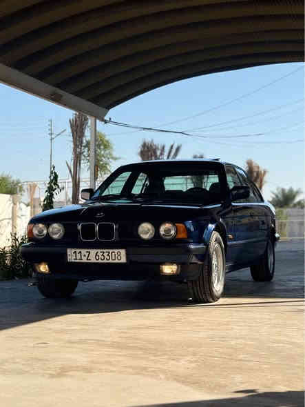للبيع بي ام موديل 1993 
بسمي محرك كير صدر كله جديد 
حجم 535 i  محرك مفتوح مو مسكر 
كلشي شغال بيه السياره 
وارد يابان من ال 10 الاوئل 
تخم تاير 
الاستفسار ***********
مكان السياره بغداد 
غير متواجد عل الإنترنت بغداد
