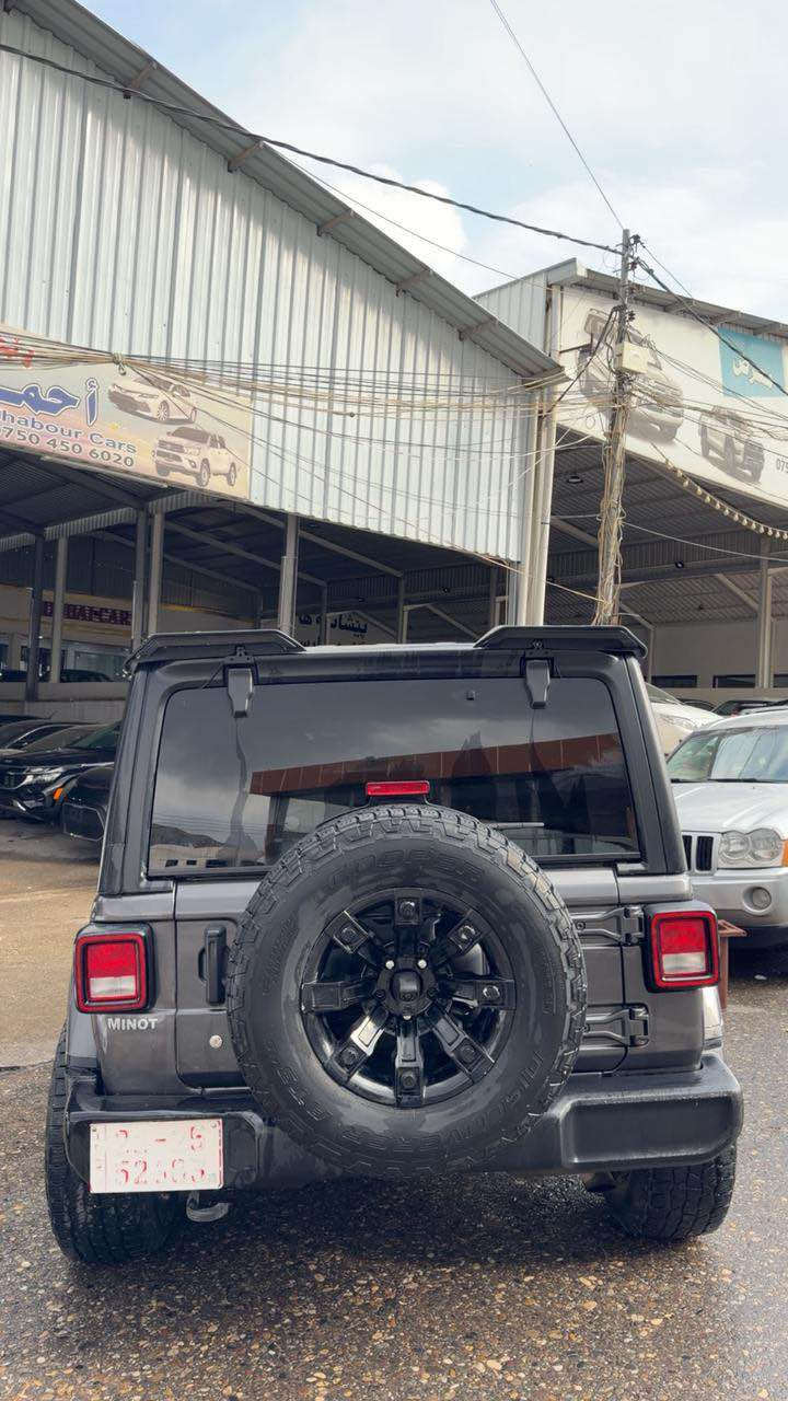 جيب رنلكر ٢٠٢٣ سبورت 
سيارة نص جملغ صبغ و بوند مبدل روبيكون 
سيارة ٤ سلندر تيربو كير محرك كهربائيات كل بشرط سيارة ٨ الف ماشية و سيارة جاهزه شرط ترقيم سعر ٢٤٥ ورقة و مجال مكان سيارة دهوك 
*********** دهوك, العراق
