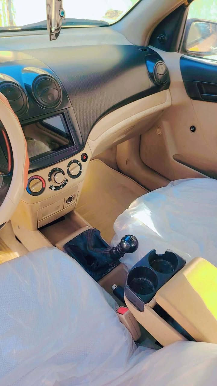 السلام عليكم افيو موديل 9 سياره كير مكينه حدادية تبريد تخم تاير جديد  سياره بدون ضربه بيه بس بارد يم باب سايق وباب خلفي سياره كفاله سنويه 28 بسمي مكلف بل نشر هاذا رقم راعيه *********** مكانه نجف السعر 49 وبيه مجال
